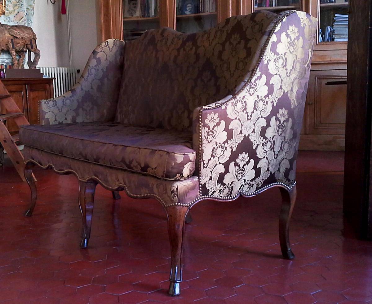 Fine, French, Regence period, canapé