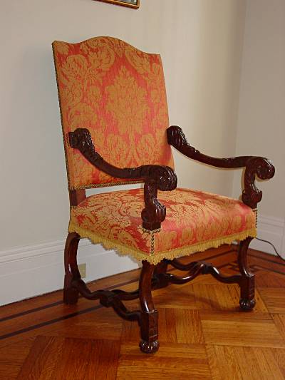 Pair of exceptional, French, Louis XIV period fauteuils a la reine
