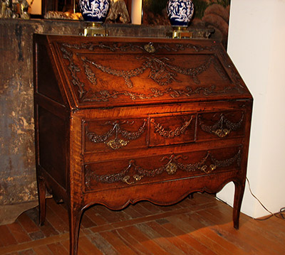 Fine, Provençal, Louis XVI period commode scriban