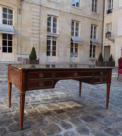 Very fine, Louis XVI period bureauplat