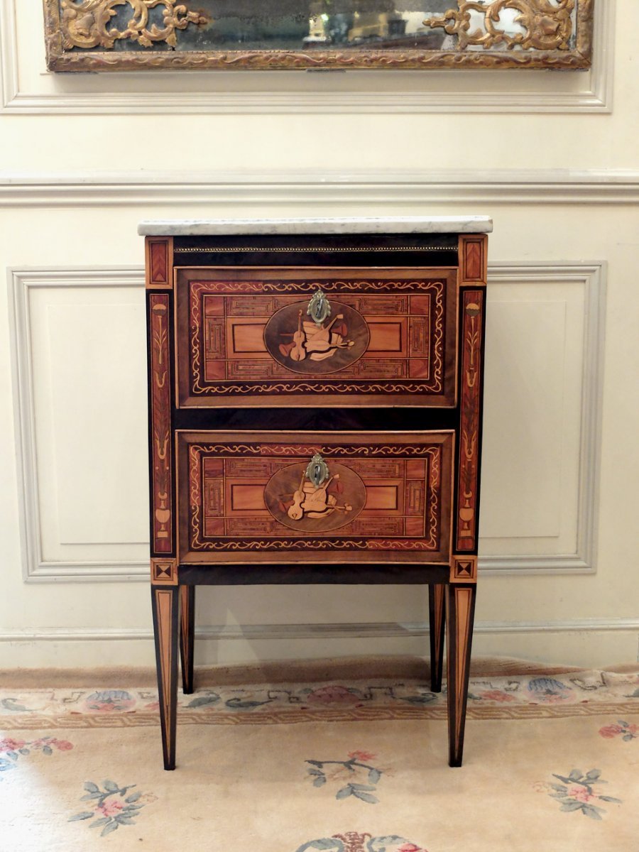 Italian, Neoclassical period, marquetry-inlaid commodini