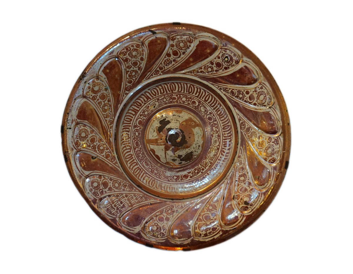 Large, Rennaisance period Hispano-Mauresque ceramic plate