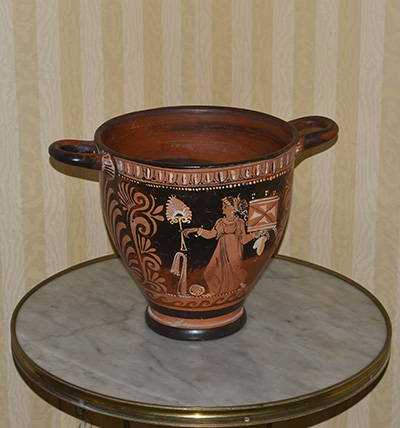 Ancient Apulian bell krater of large dimension