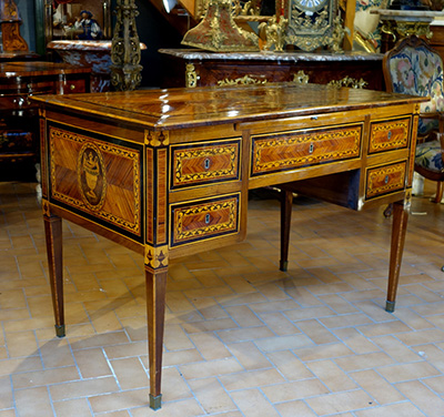 Northern Italian, Neoclassical period, marquetry inlaid bureau plat