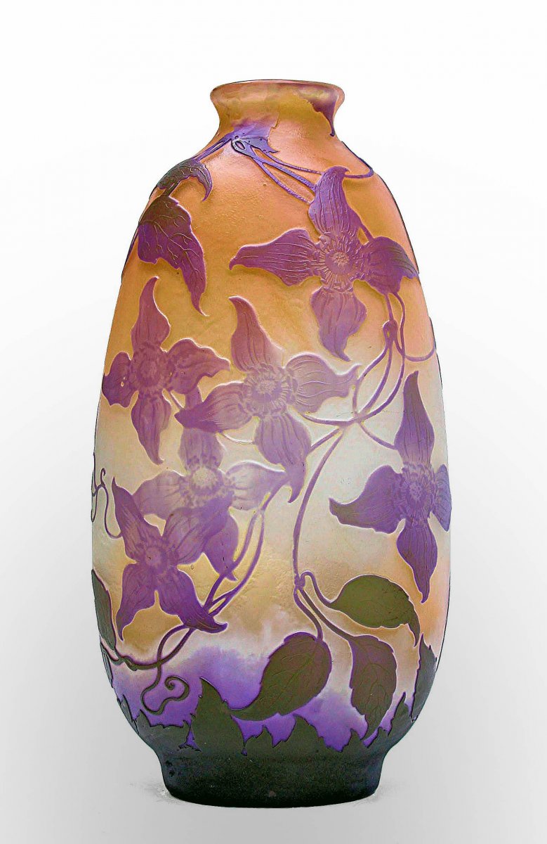 French, Art Nouveau period grand vase aux clématites