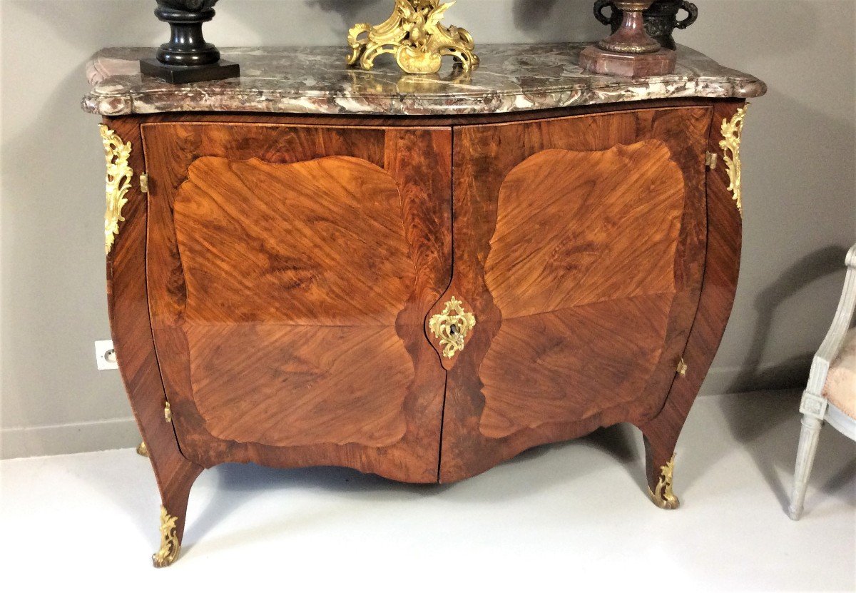 Exceptional French, Louis XV period commode a portes