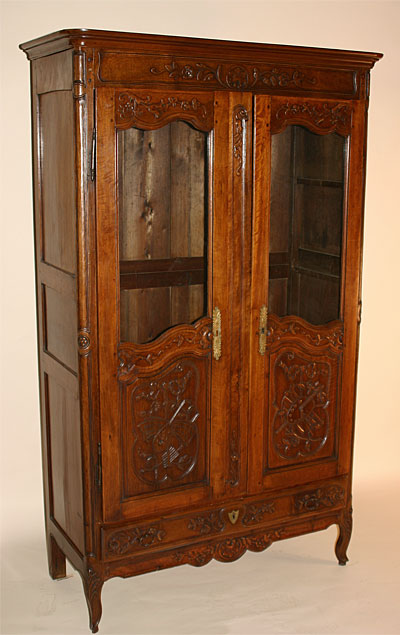 Louis XV-XVI Transition period vitrine