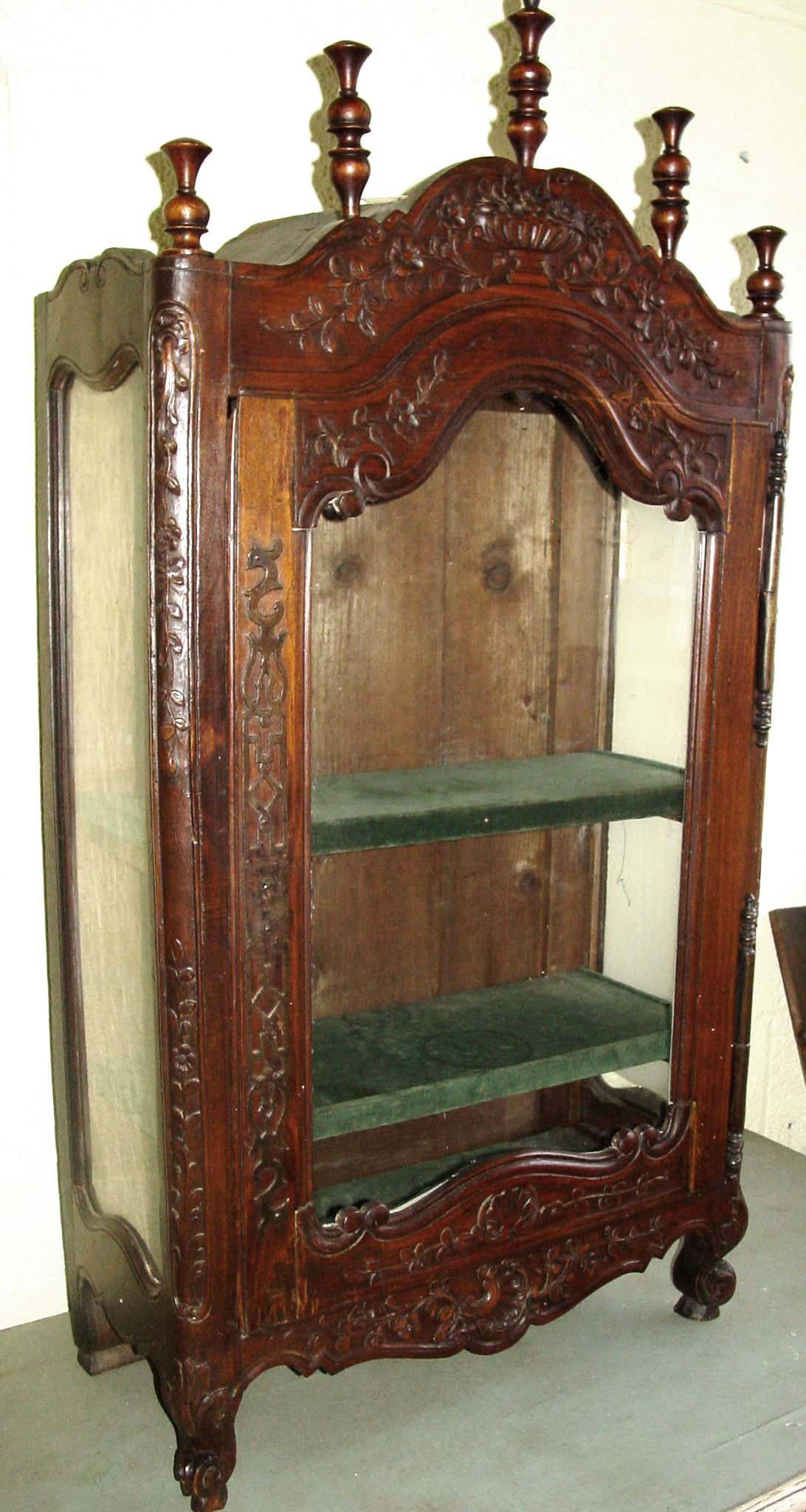 Louis XV style, Arlesian verrio (Provençal hanging curio cabinet)