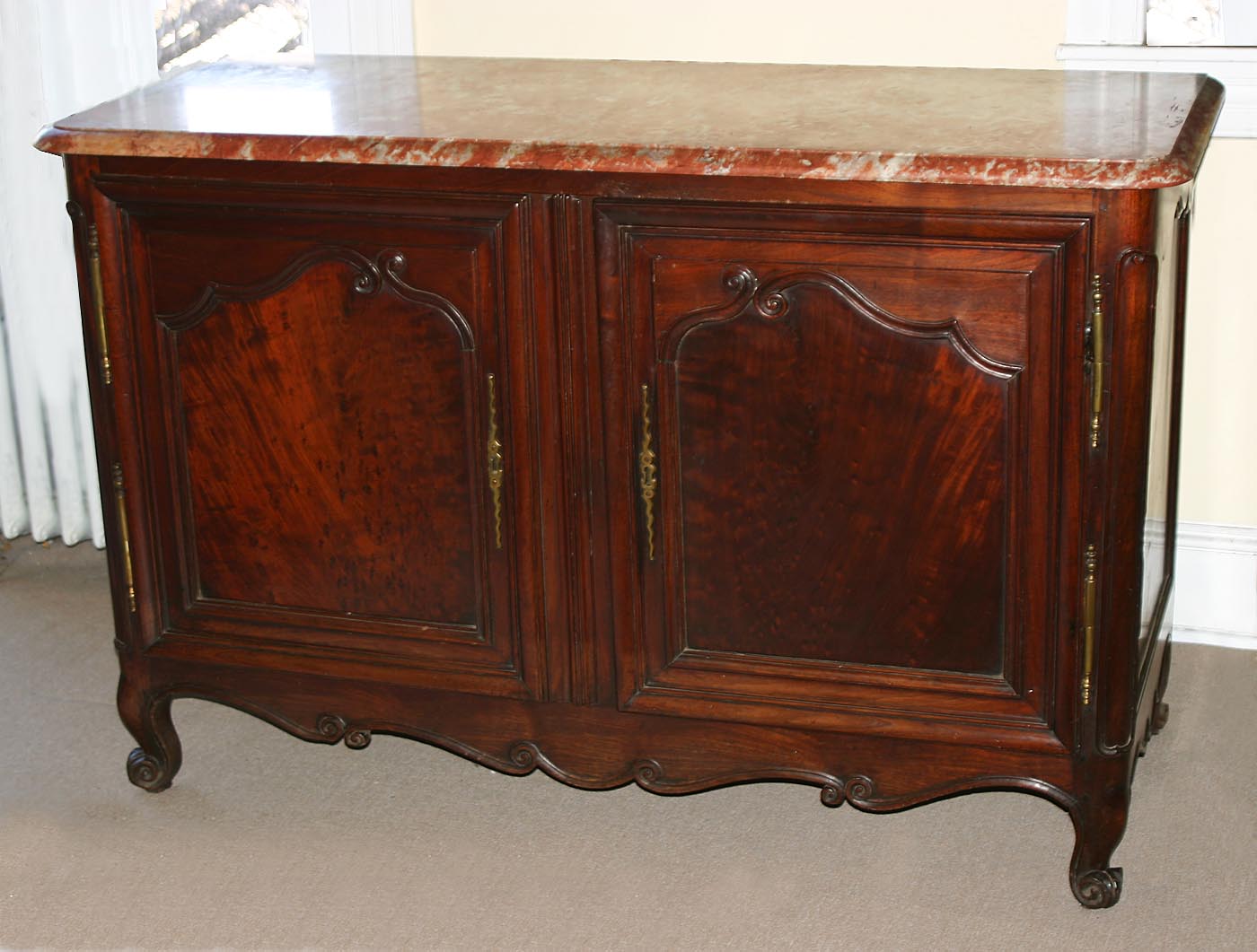 Fine, French, Louis XV period buffet de chasse (dit 