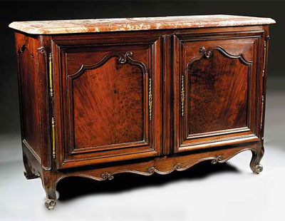 Fine, French, Louis XV period buffet de chasse (dit 'meuble de port Bordelaise')
