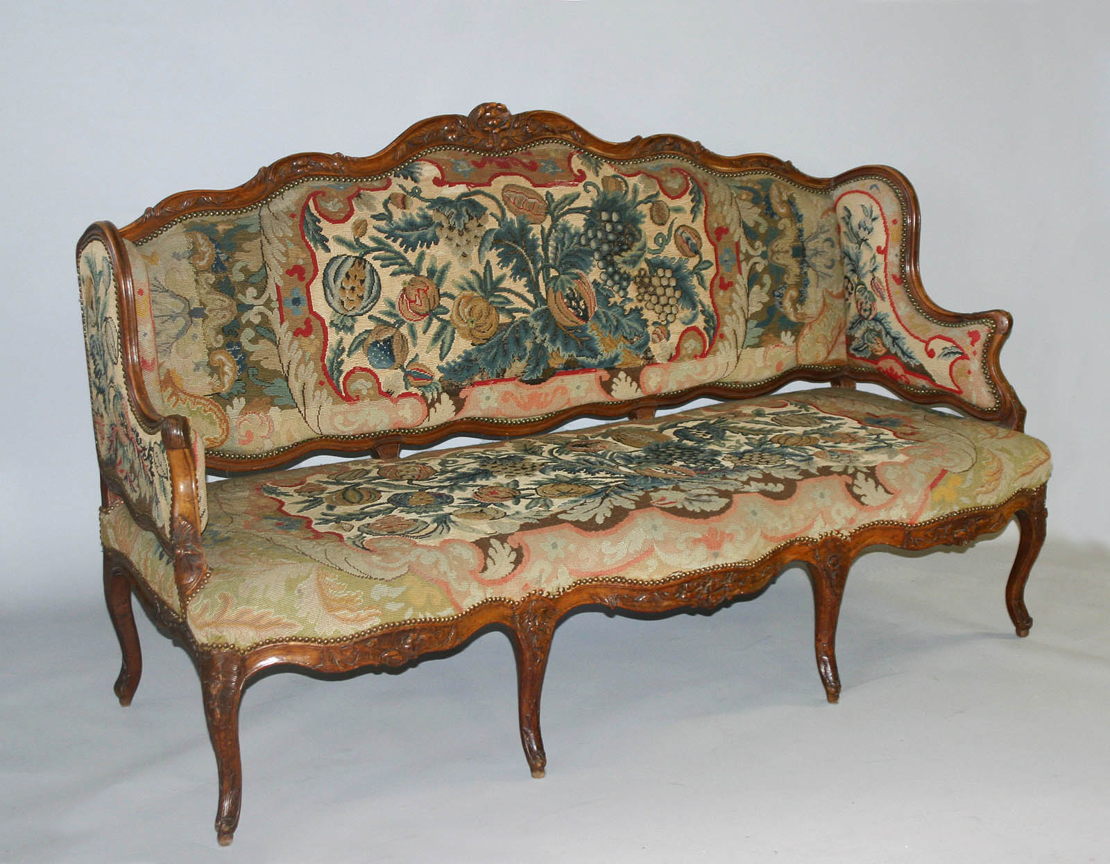 Very fine, French, Regence period canapé a oreilles