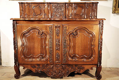 Extraordinary Louis XV period buffet á glissant